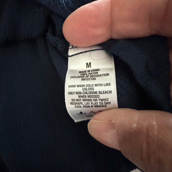 Embroidered Floral Navy Blue Peplum Blouse Medium Aeropostale Rayon Womens Top - Picture 4 of 11